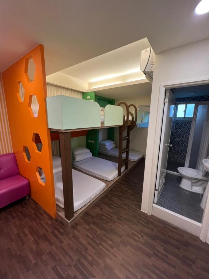 Ferienwohnung 逢甲柏斯青年旅棧 Taichung Exterior foto